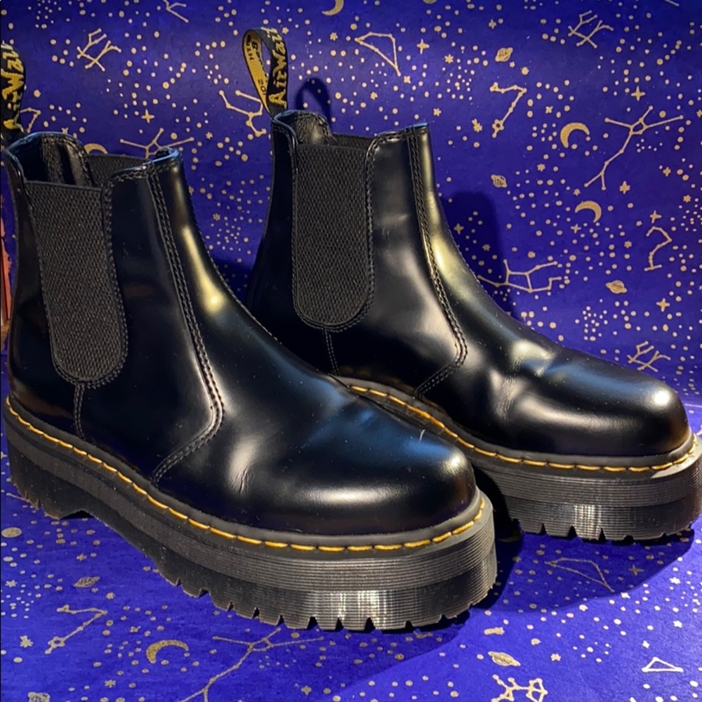 2976 Polished Smooth Platform Chelsea Boot